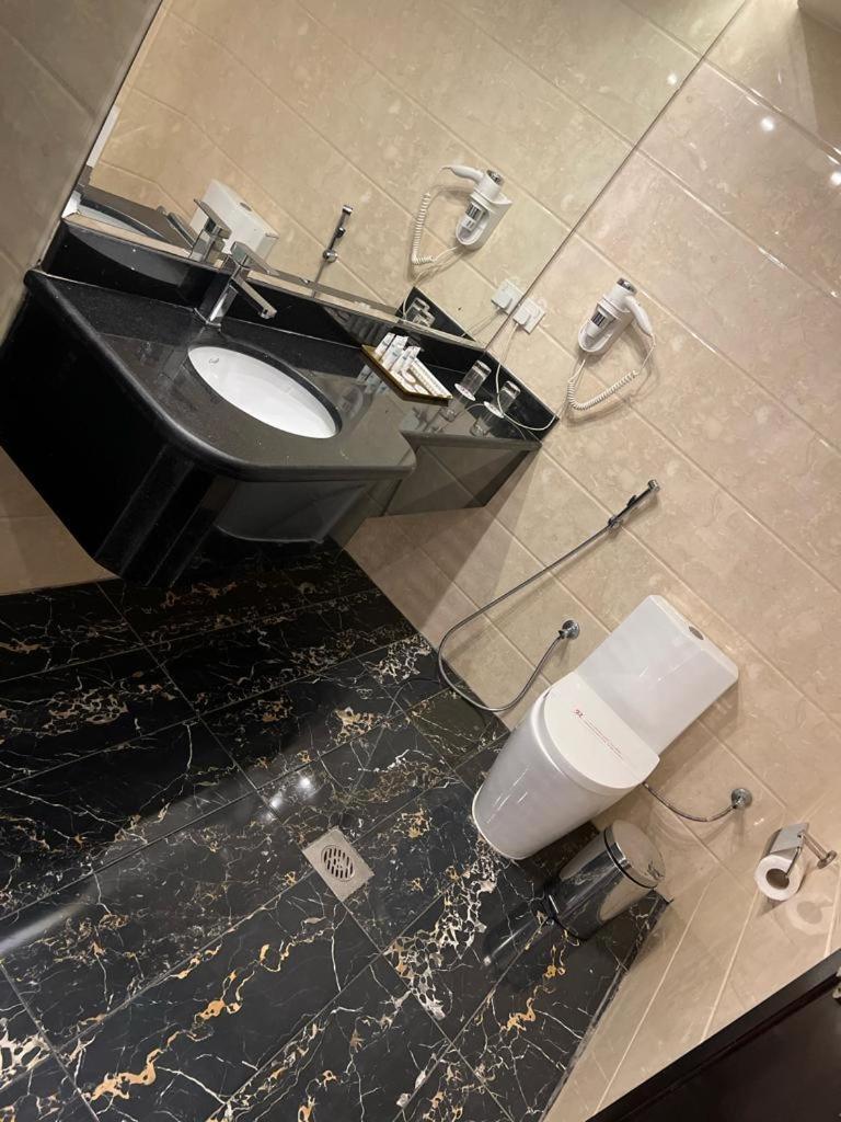 Remaz Suites Hotel Al Al Jubail Exteriör bild
