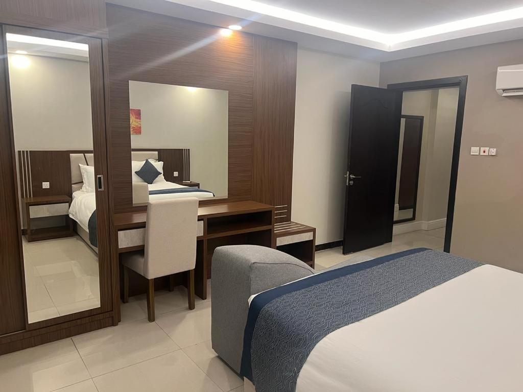 Remaz Suites Hotel Al Al Jubail Exteriör bild