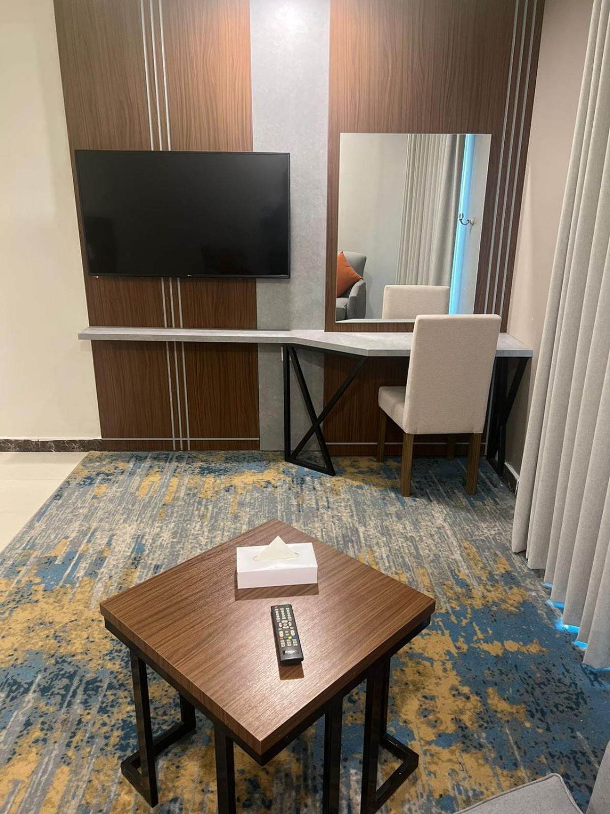 Remaz Suites Hotel Al Al Jubail Exteriör bild