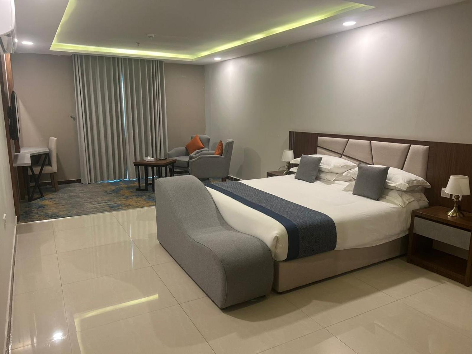 Remaz Suites Hotel Al Al Jubail Exteriör bild