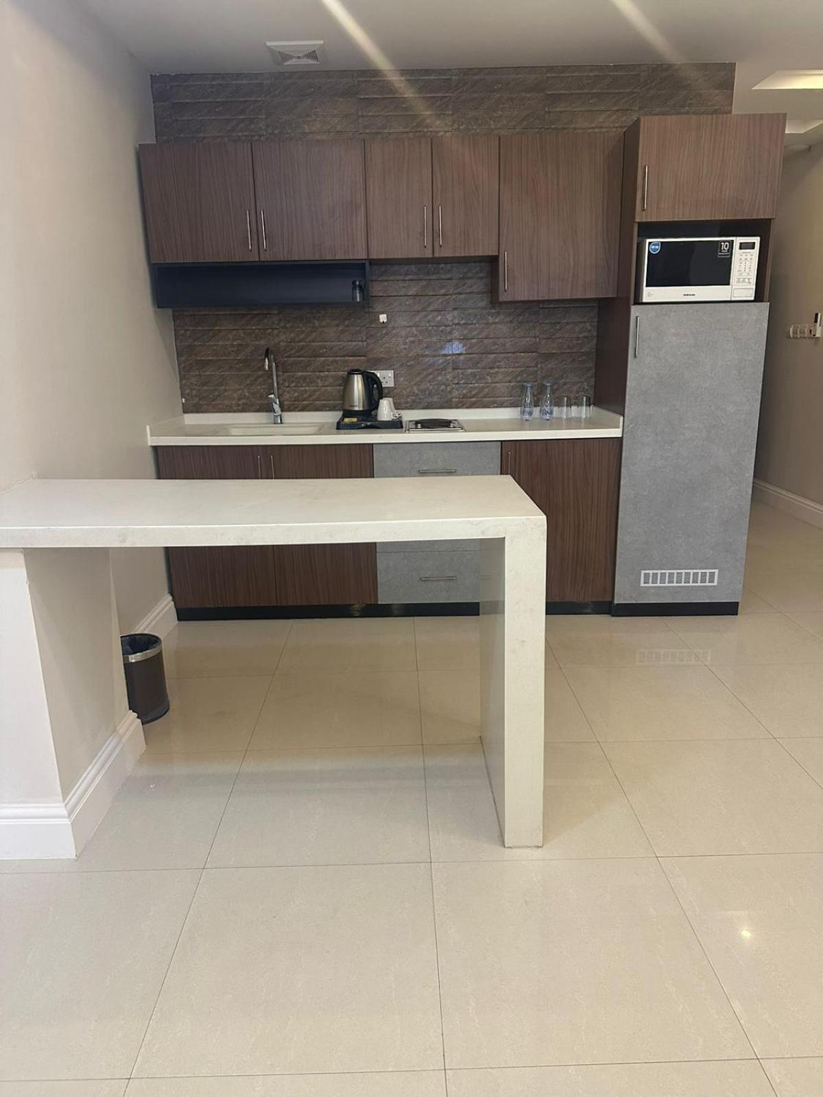 Remaz Suites Hotel Al Al Jubail Exteriör bild