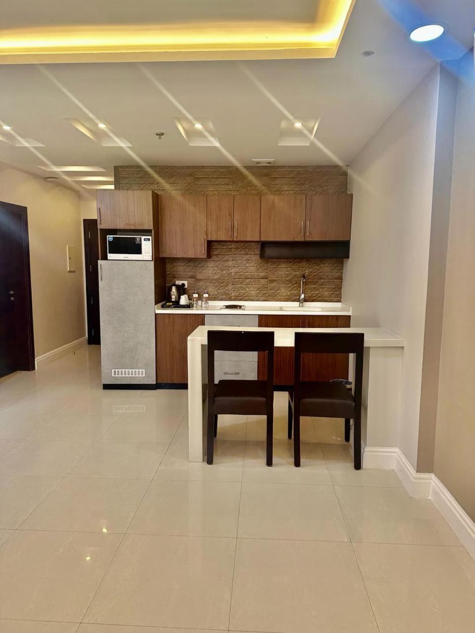 Remaz Suites Hotel Al Al Jubail Exteriör bild