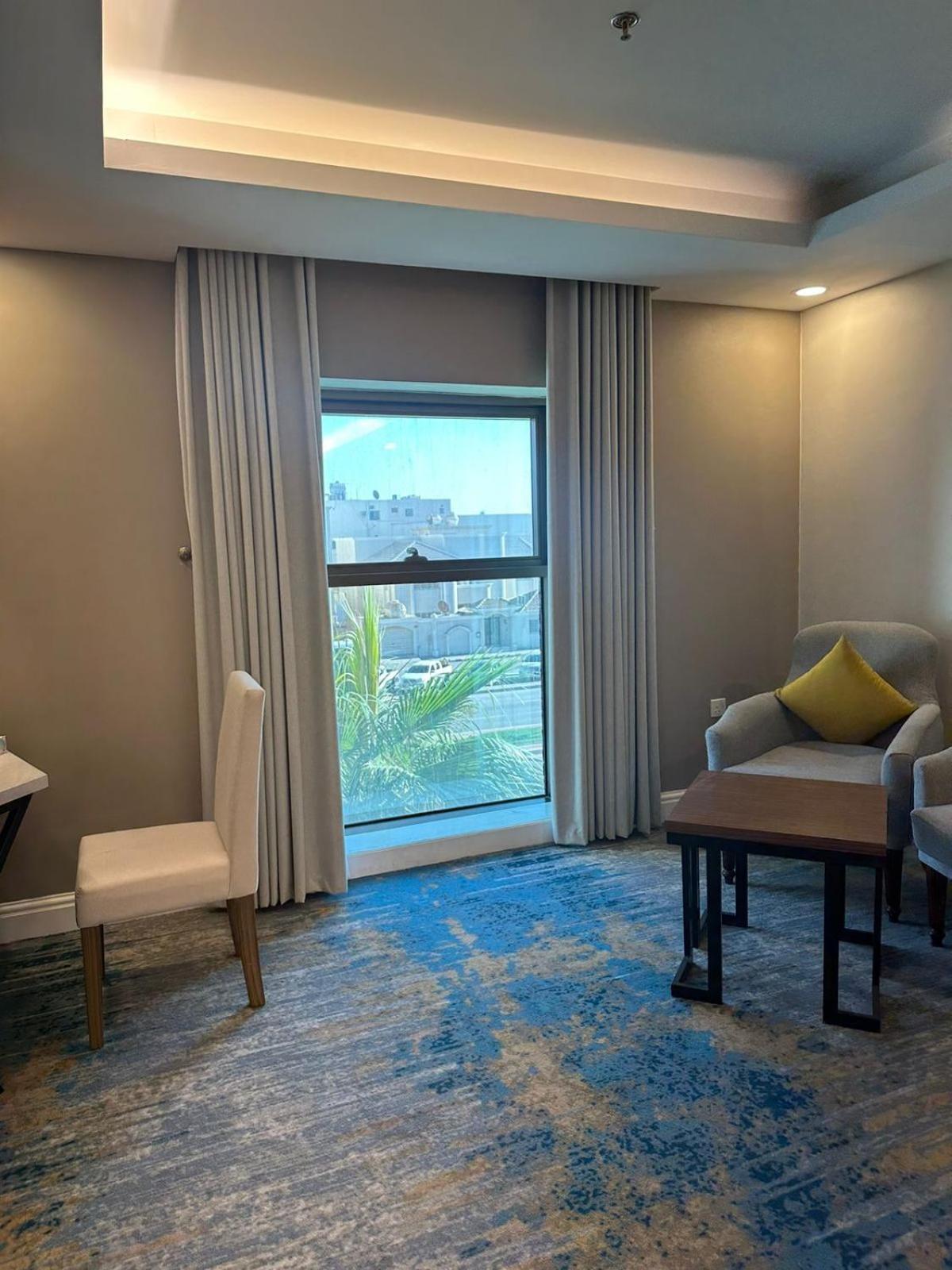 Remaz Suites Hotel Al Al Jubail Exteriör bild
