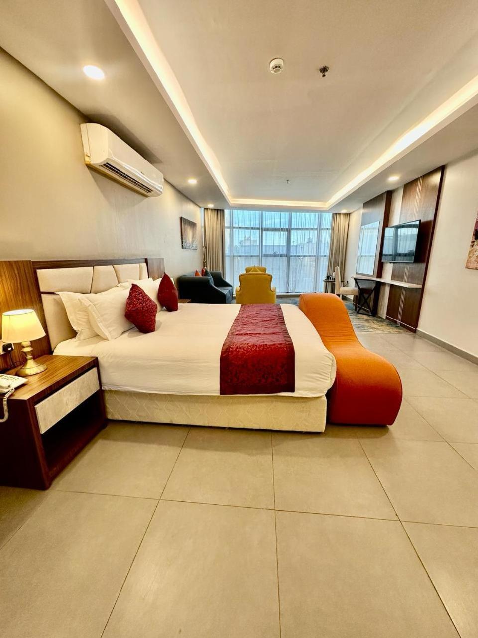 Remaz Suites Hotel Al Al Jubail Exteriör bild