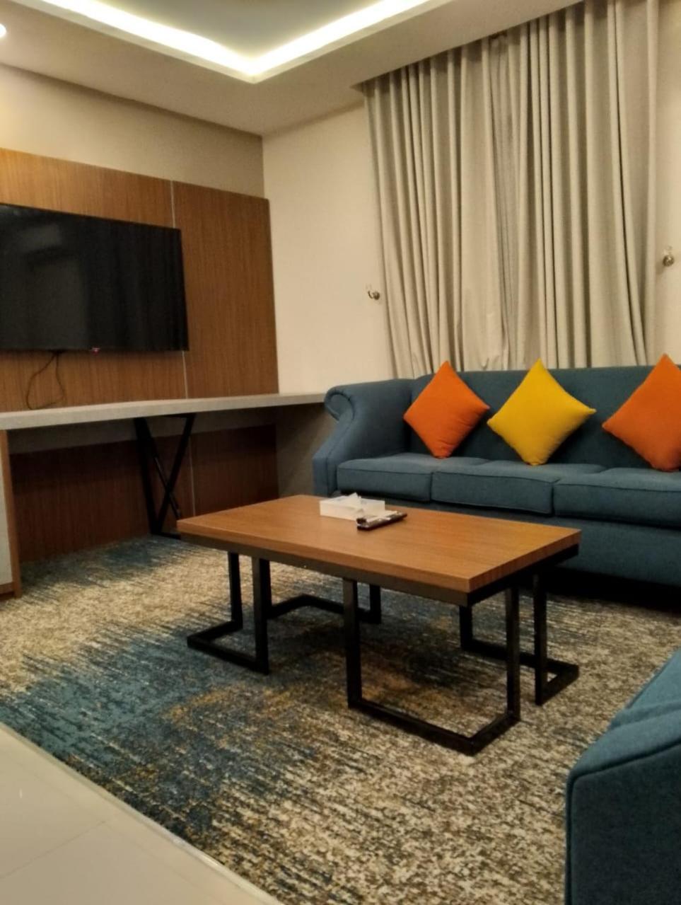 Remaz Suites Hotel Al Al Jubail Exteriör bild