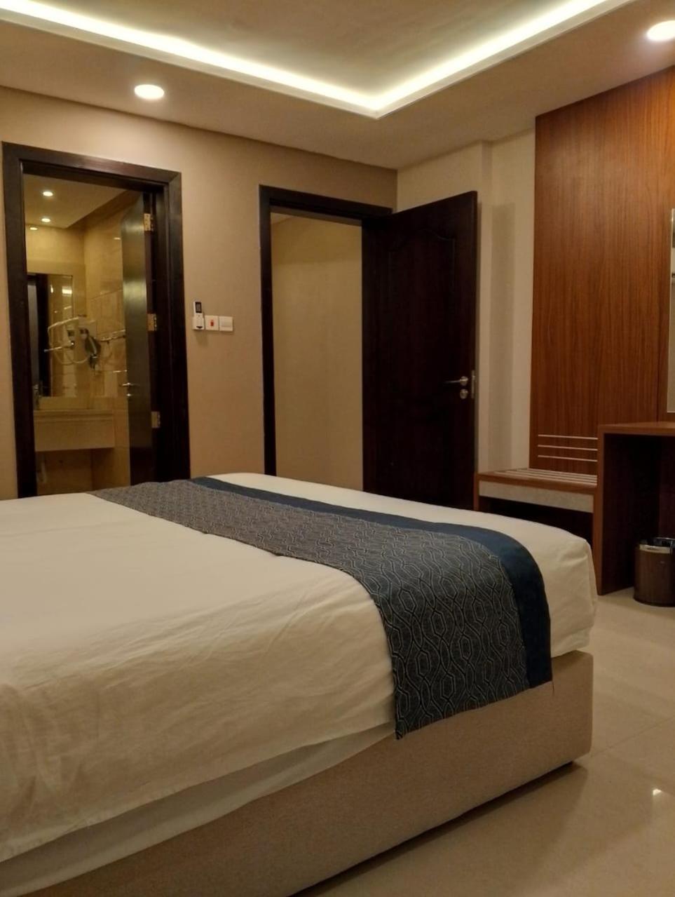 Remaz Suites Hotel Al Al Jubail Exteriör bild