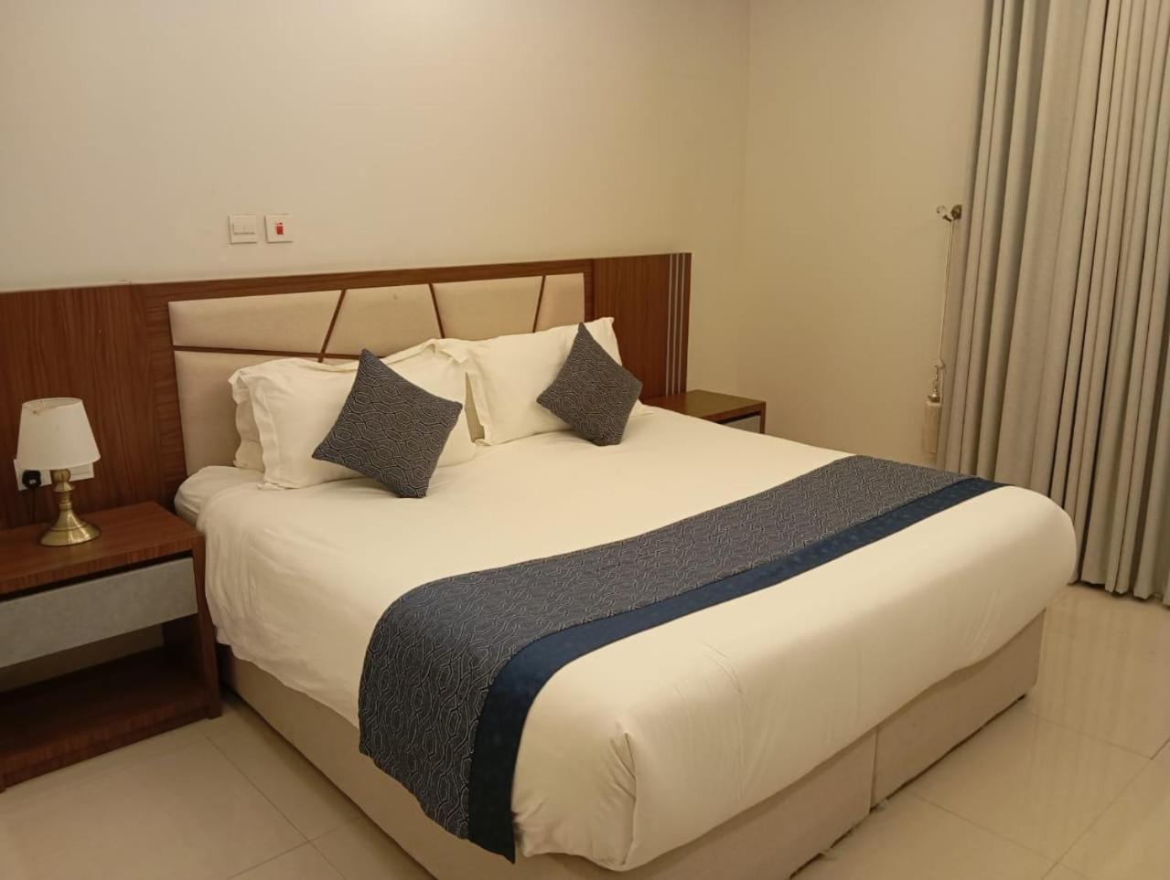 Remaz Suites Hotel Al Al Jubail Exteriör bild